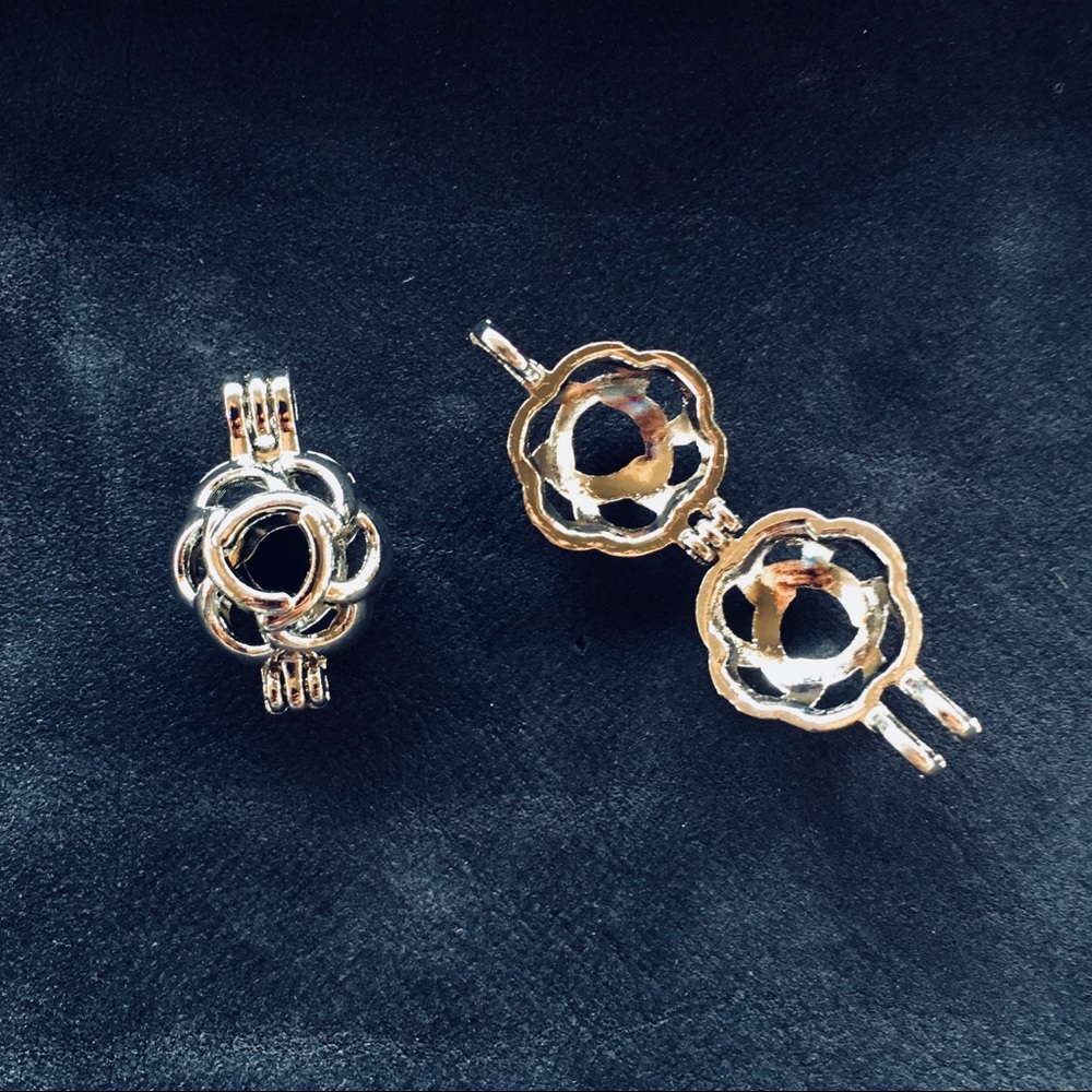 Round Flower Pendant - Holds One Pearl View 2